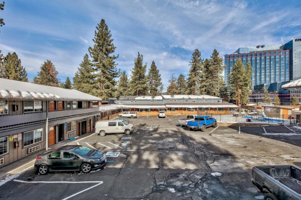 Blue Jay Lodge Image 6