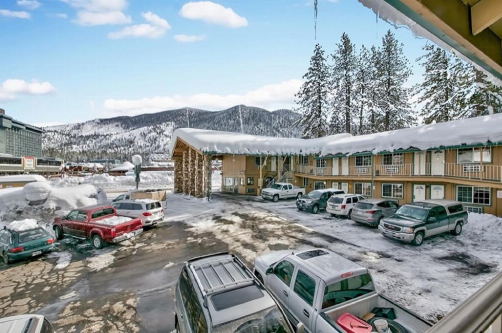 Blue Jay Lodge Image 7