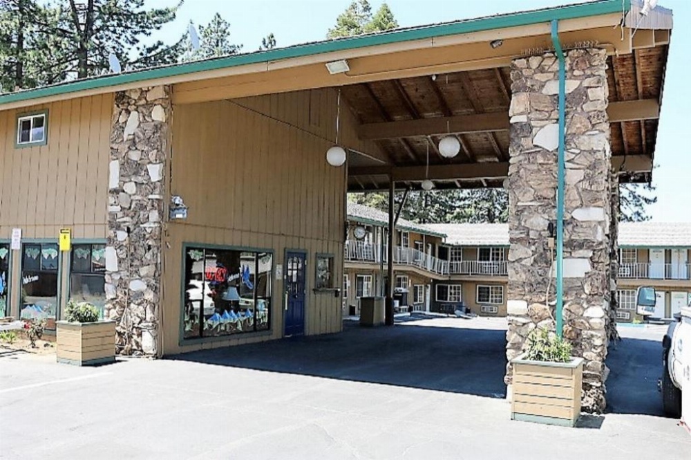 Blue Jay Lodge Image 11