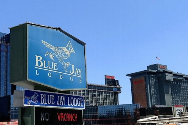 Blue Jay Lodge image 18